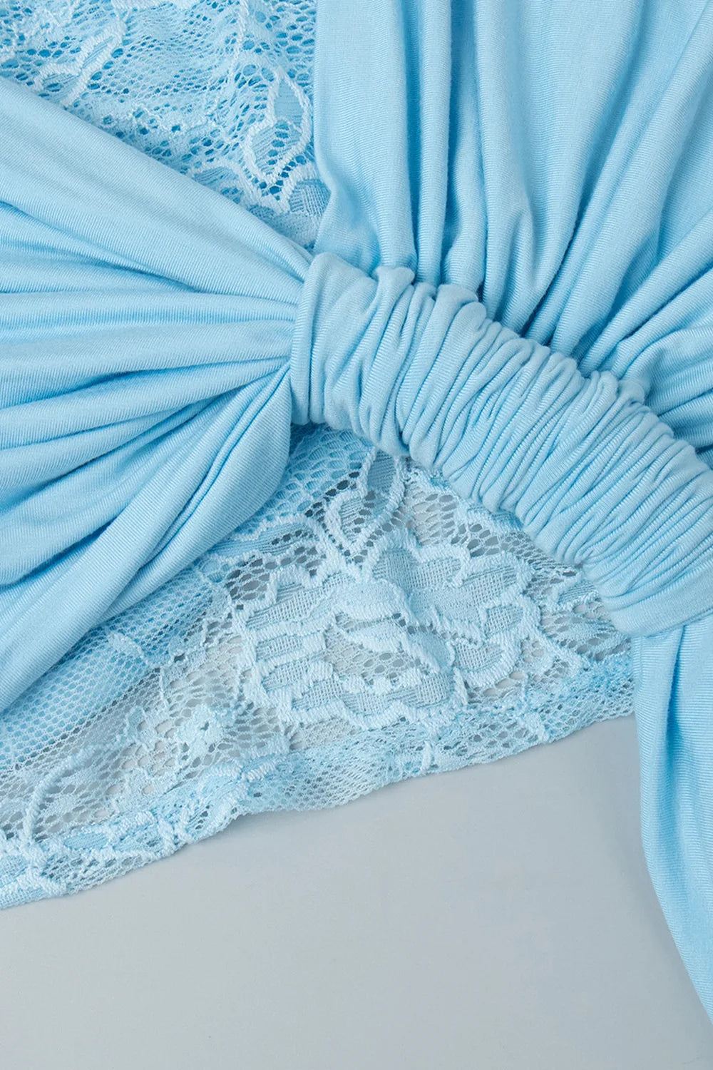 Vestido Curto em Renda Lumara
