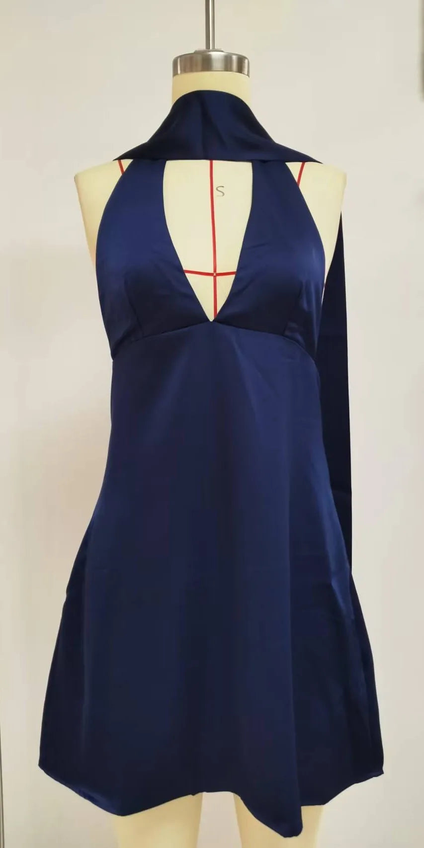 Vestido Curto Acetinado Foxie