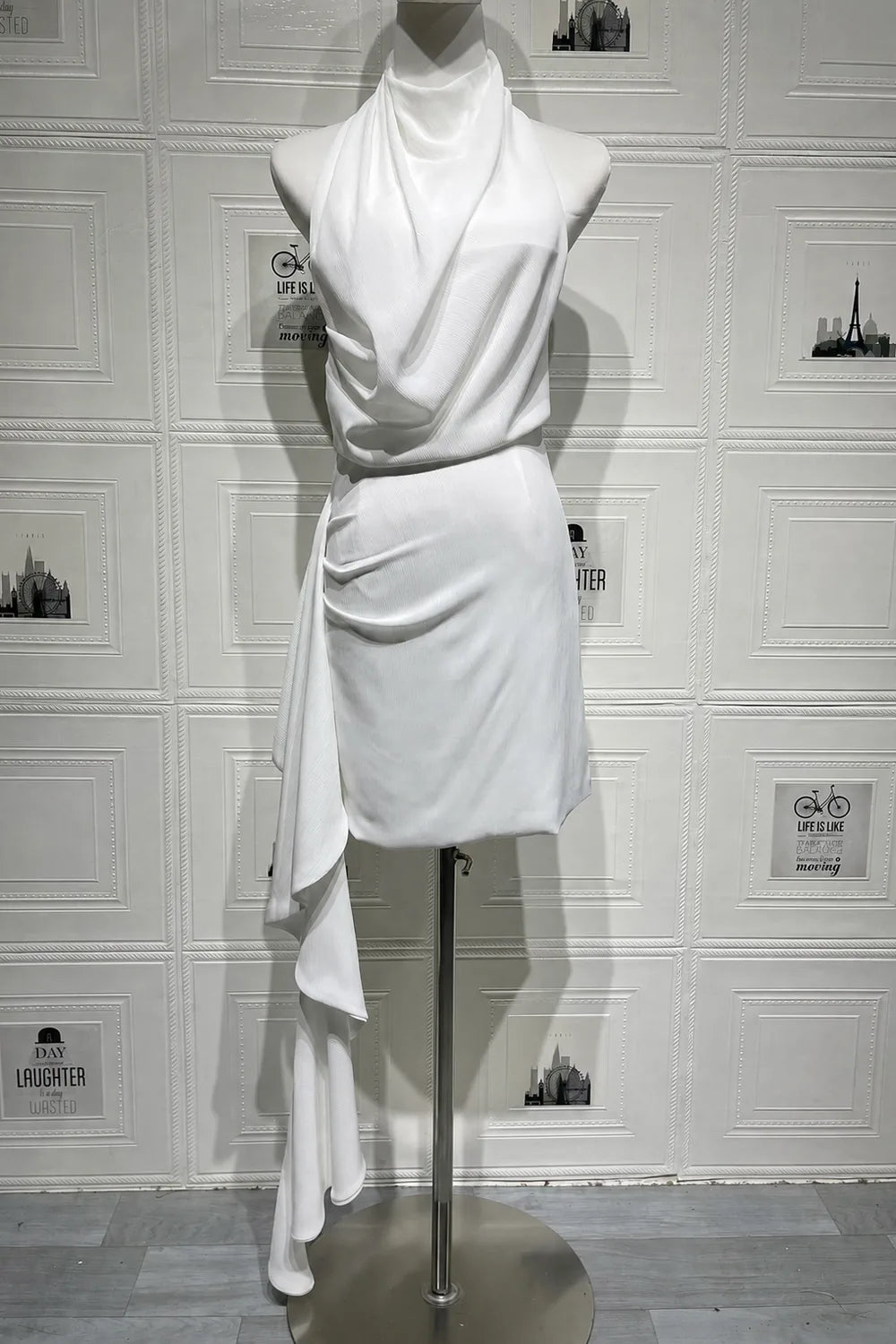 Vestido Curto Acetinado Shara