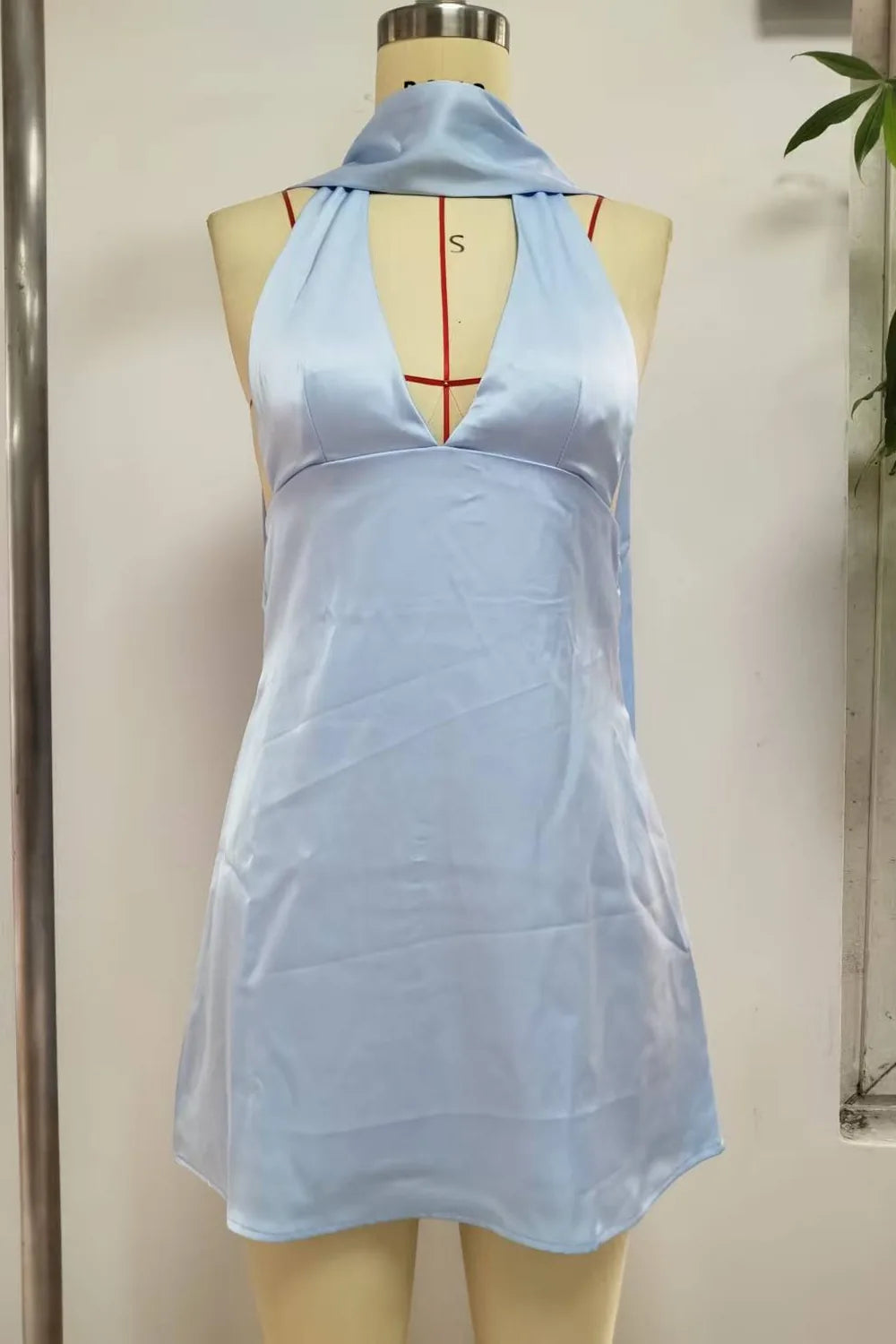 Vestido Curto Acetinado Foxie