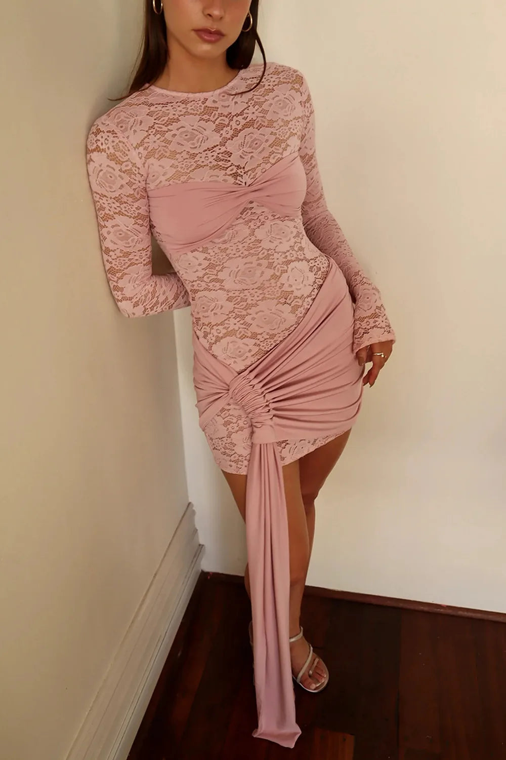 Vestido Curto em Renda Lumara